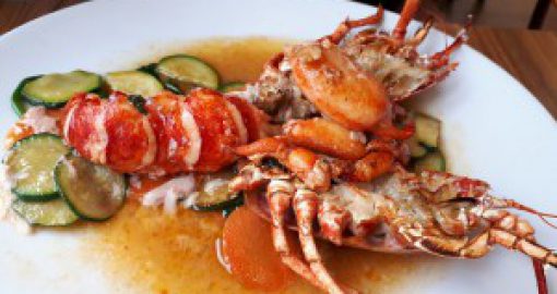 Homard à la plancha préparé au Fil Rouge, restaurant à Quimper