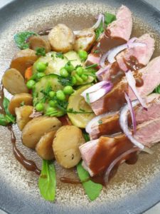 mignon de porc rôti au caramel au beurre demi-sel Mignon de porc rôti au caramel et au beurre demi-sel, plat du Fil Rouge, restaurant à Quimper